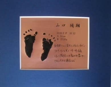 ご実家へのプレゼントやお祝い返しにも喜ばれています 足形・手形を１００年残るレリーフにします。 イメージ2