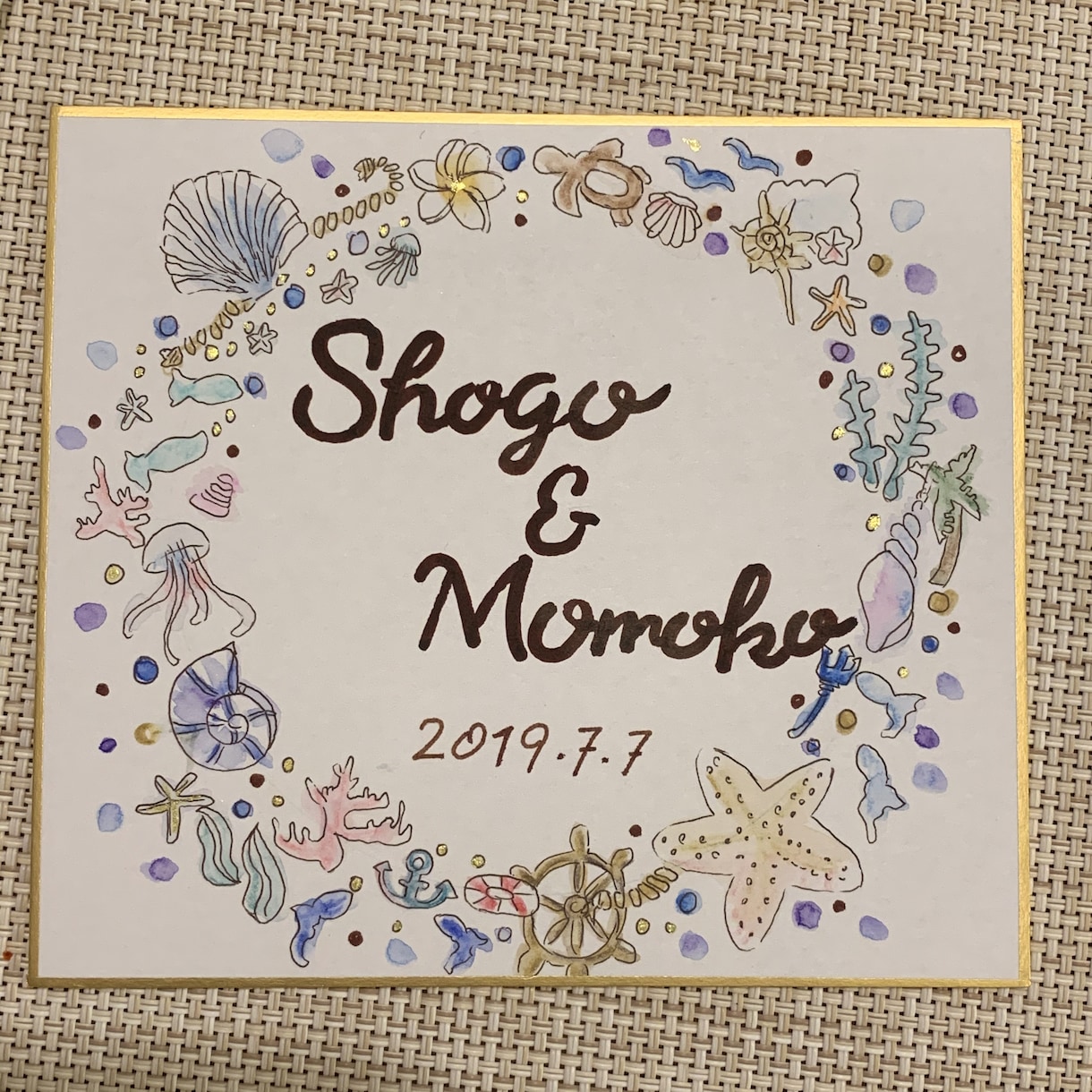 デザイン科卒業生が色紙に命名書や店名名前を描きます 花や物などリースを描き中心に文字を書き入れます イメージ3