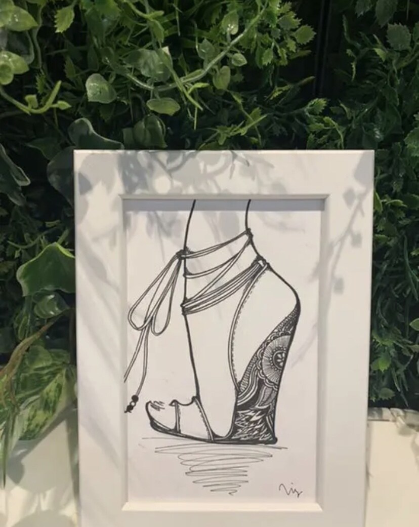 はがきサイズでシューズデザイナーが手書きで描きます 手書き白黒であなたのお好きなデザインの靴を描きます イメージ2
