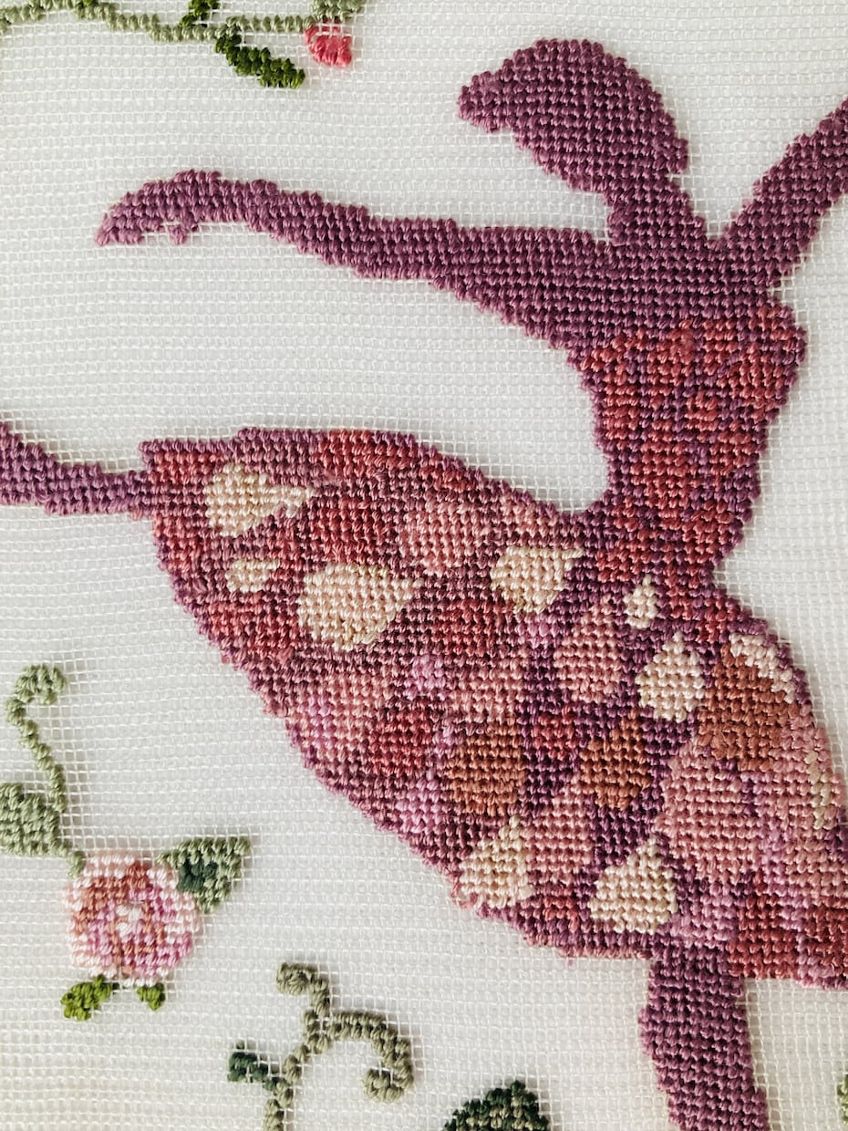 オリジナル図案を癒しの色彩で手刺繍します ／イメージの図案は出来るだけ再現いたします イメージ2