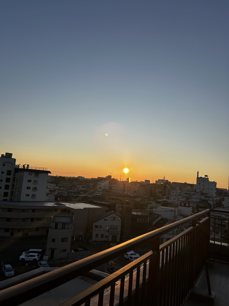 役には立たないけど、ちょっと落ち着く雑談をします 誰かと話す。ただそれだけで、今日がちょっと変わる。 イメージ2