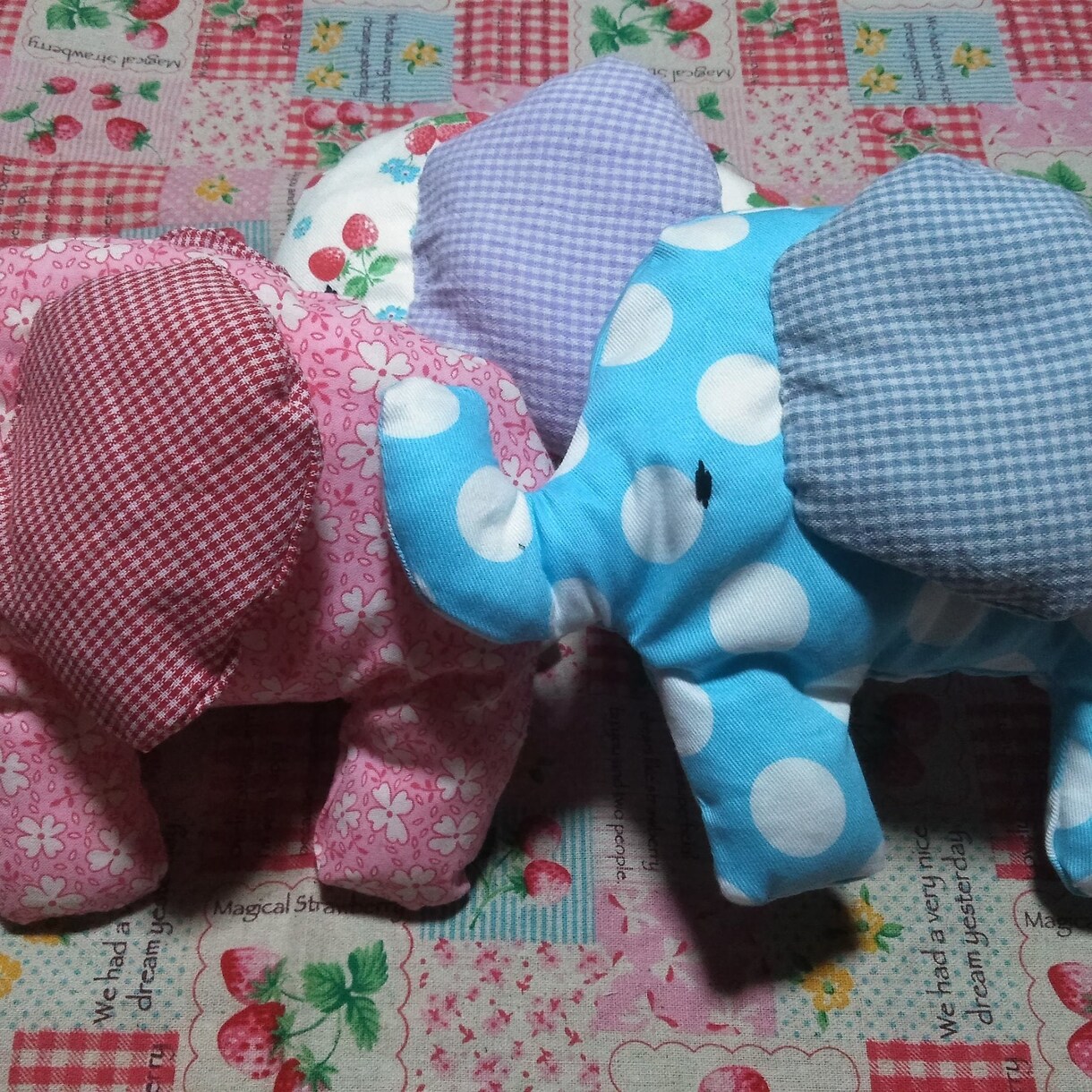 ハンドメイドの商品を作ります 小さいお子様向けのおもちゃ、ピアス、エコバッグなど作ります。 イメージ2