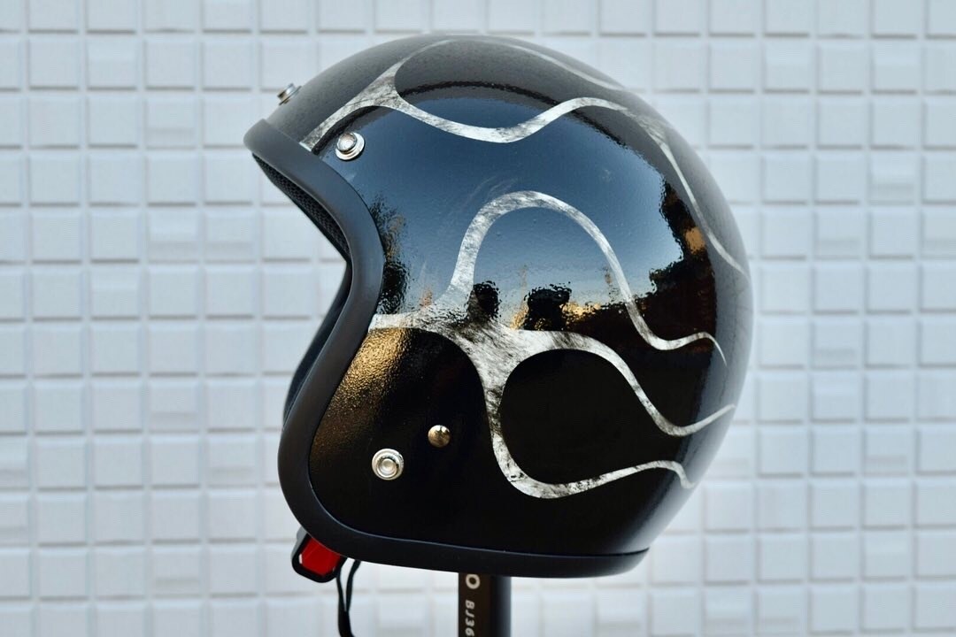 ヘルメットのカスタムペイントオーダー承ります プロの塗装屋がバイクに合ったヘルメットを作ります。 イメージ10