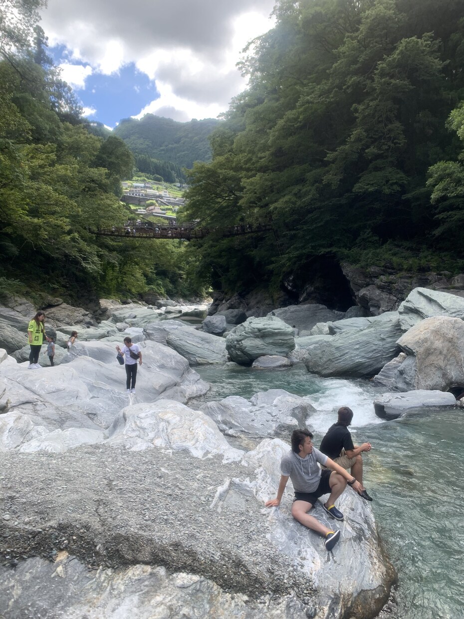 せせらぎ、加工できます せせらぎ、、、石が白っぽい岩なので映えてます。 イメージ4