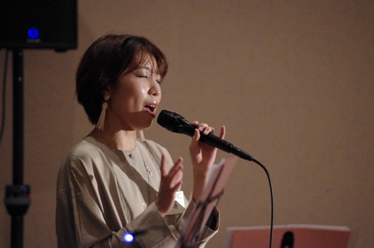 丁寧に想いのこもった本歌を歌います アーティスト歴10年の私が丁寧に歌わせていただきます。 イメージ1