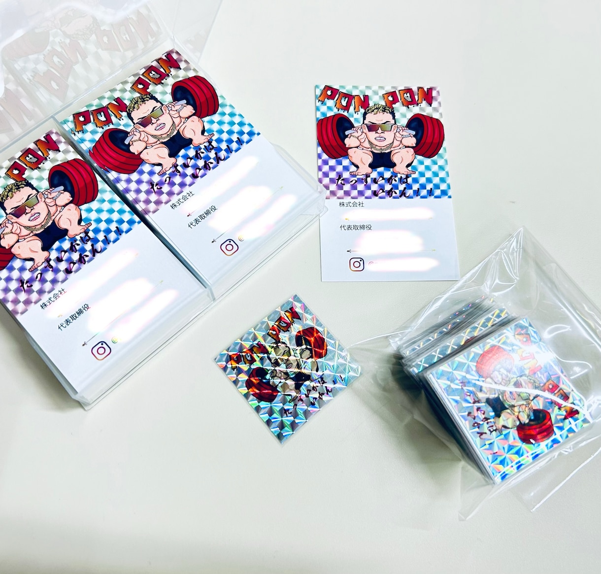 キラキラホログラムのビックリマンシール、作成します 友達や恋人、家族へ、似顔絵オリジナルのビックリマンシールを♪ イメージ1