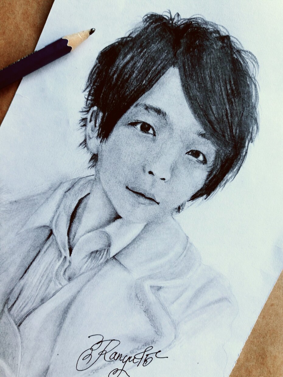 似顔絵を鉛筆･デッサン･木炭画で描きます 高クオリティで価格は低い一枚を！ イメージ3