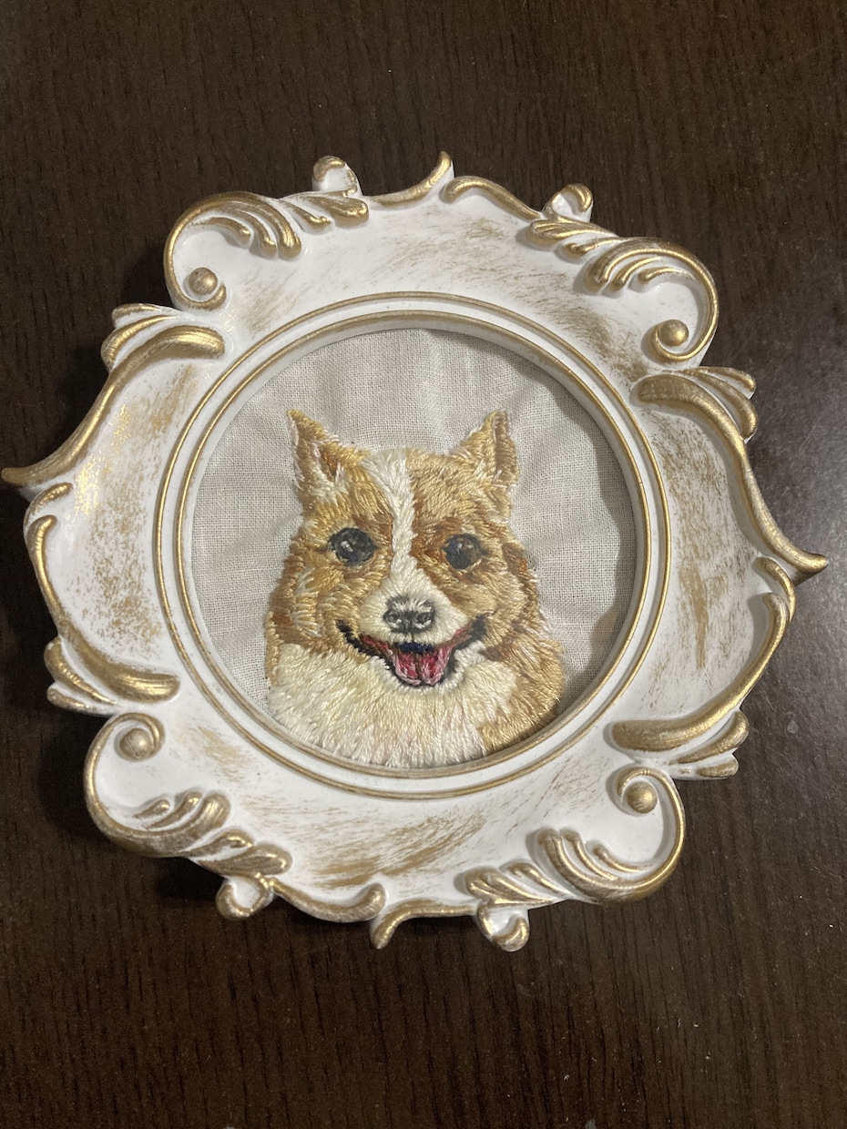 ペットのお顔のブローチ作ります 美大在学中です。デッサン力を生かして丁寧に刺繍します。 イメージ2