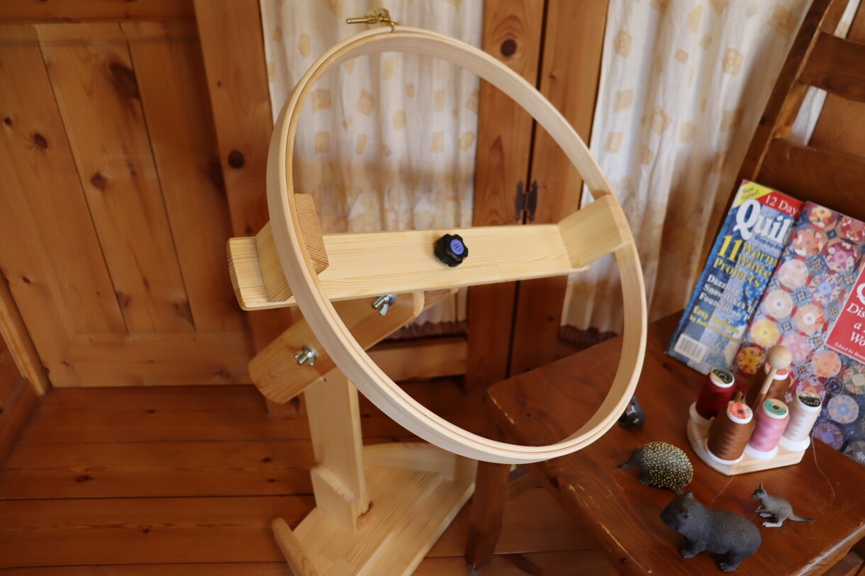 キルト用フープスタンド(床置型)を製作します 両手が使えて、疲れにくいキルト作品づくりに役立つアイテムです イメージ3