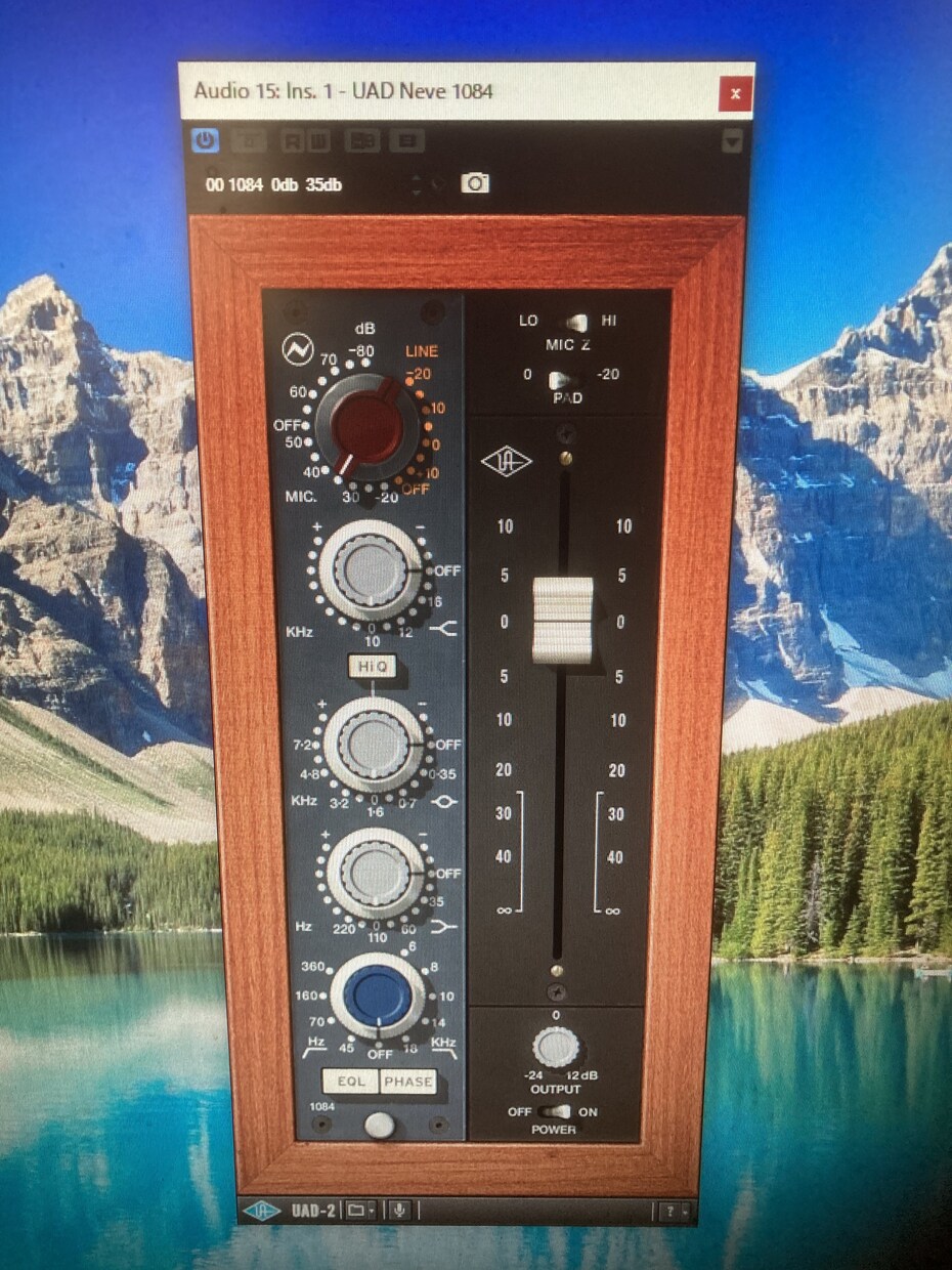 あなたの歌声を更に良くします あなたの歌声にヴィンテージのプラグインを通します。 イメージ2