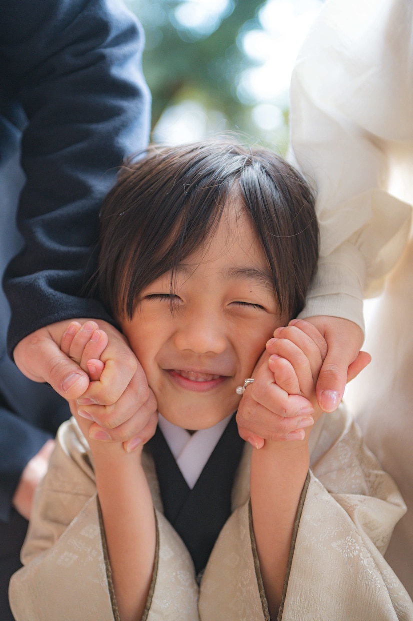 自然な表情でロケーション家族を撮ります ご家族の自然な笑顔と想いを1枚1枚に残します。 イメージ2