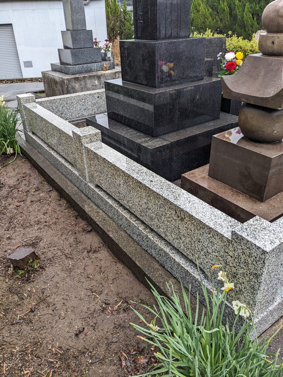 宮崎市近郊でお墓の清掃・お参り代行をします 故人に対して真心をこめて作業いたします。 イメージ1