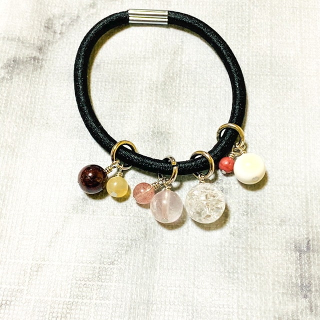 天然石を使用したヘアゴムをお作りいたします 世界でひとつだけの、あなただけのヘアゴムをお作りします。 イメージ3