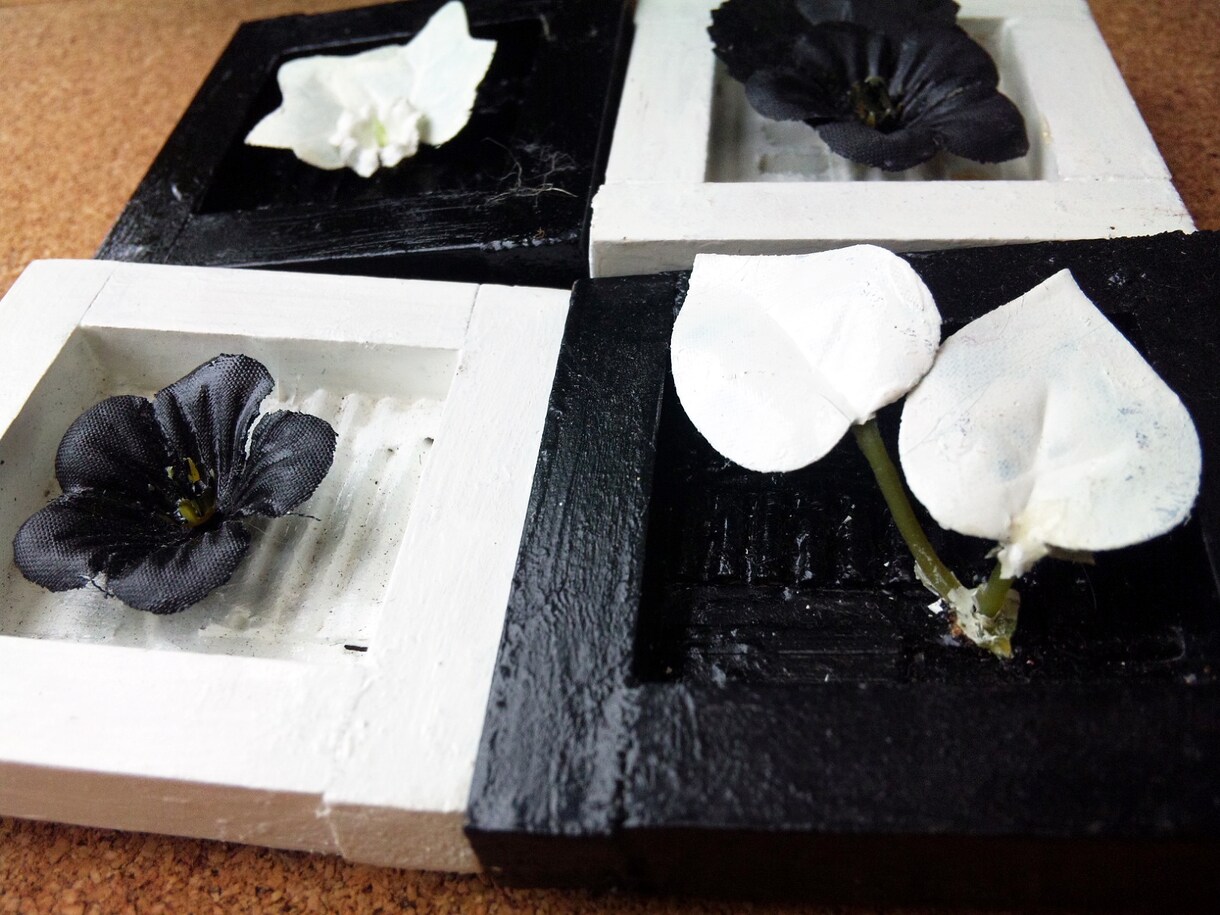 送料込:造花や段ボールのコラージュパネル作ります インパクトのある一点もののアートパネルはいかがですか? イメージ3