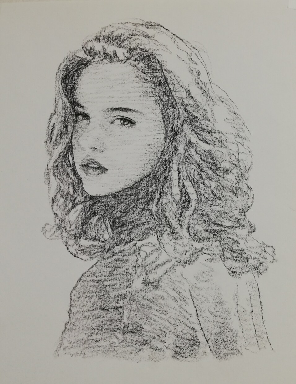 チャコール鉛筆であなたのポートレートを描きます 超写実なリアルとは一味違う優しいタッチの作品です イメージ2