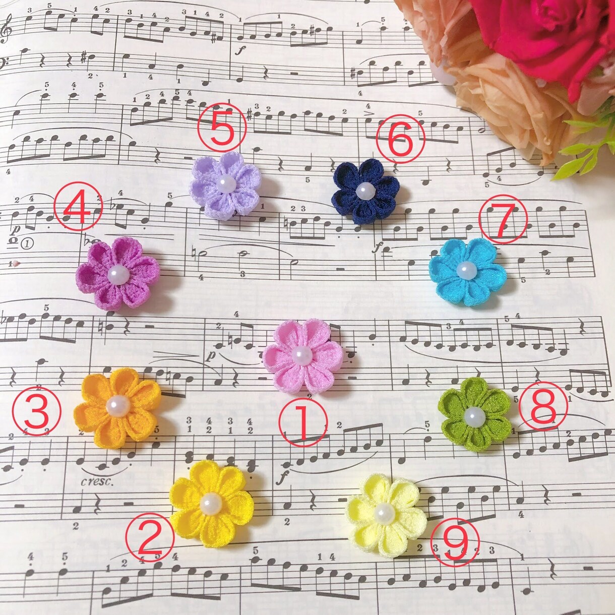 つまみ細工のお花マグネット作ります 5個で1セット。色は9色よりお選び頂けます！ イメージ2