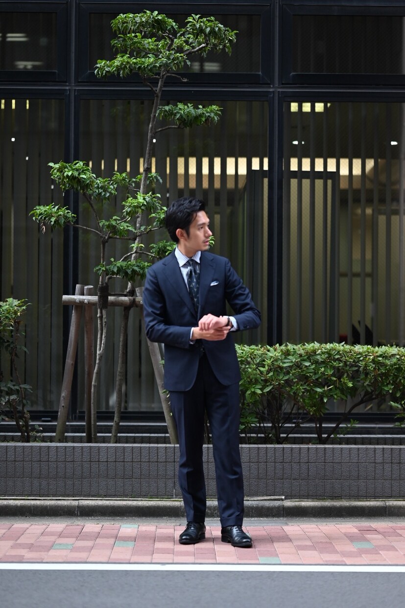 大人男子の何を着て良いか分からない悩みを解決します 清潔感×余裕を纏う大人の私服・仕事服のトータルコーデ提案 イメージ1