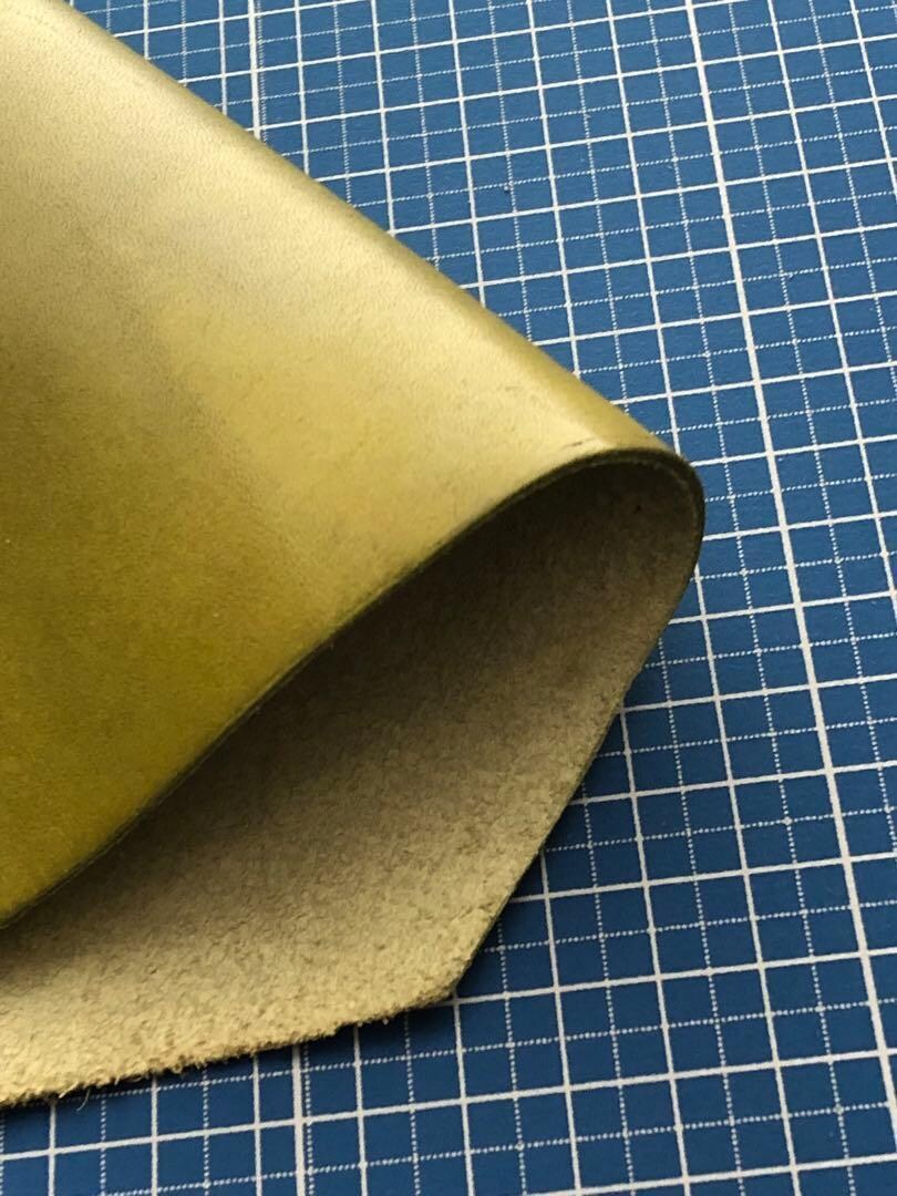 オイルヌメ革お譲りいたします 200g❤️カーキ系❤️オイルヌメ革❤️厚さ約1～2ミリ イメージ3