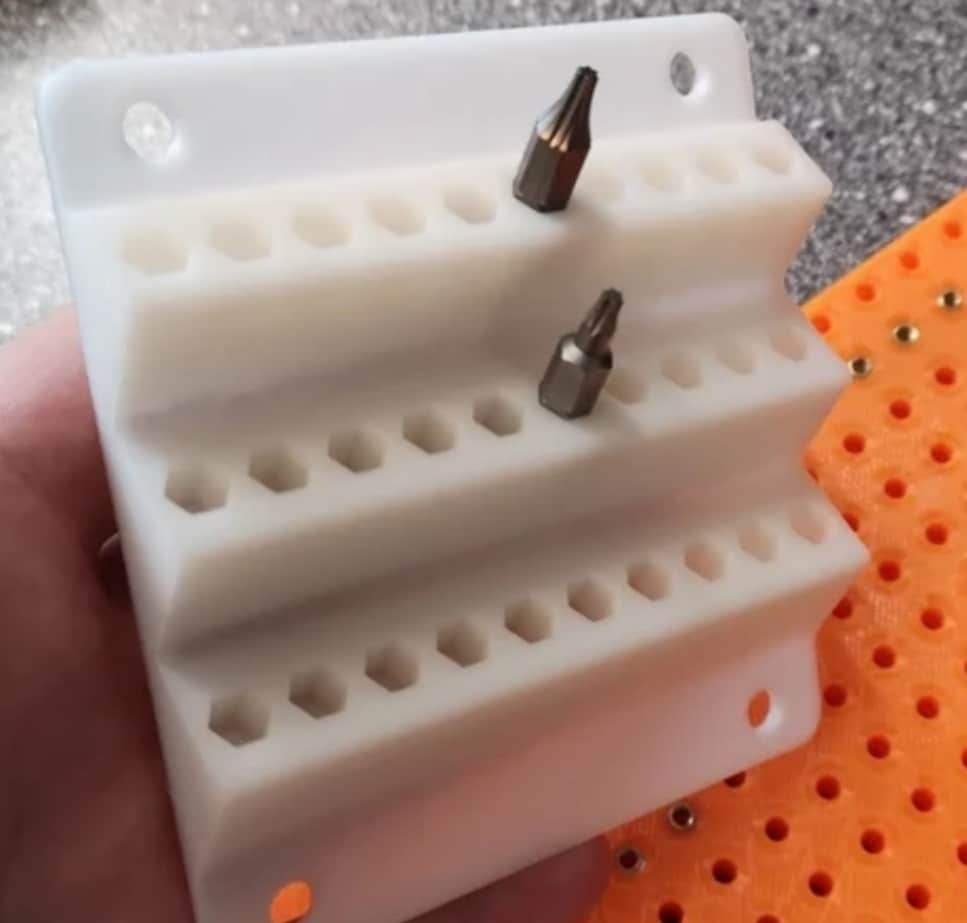 お持ちの3Dデータを3Dプリンターにて、出力します 簡易的な3Dデータも作ります。 イメージ3