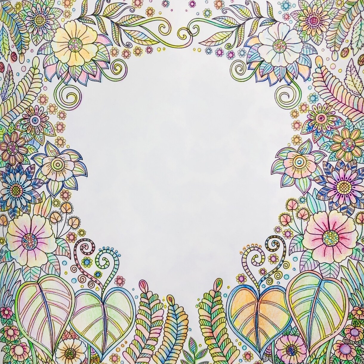 指定の線画に色鉛筆で彩色します 美大卒のアーティストが色塗りします！繊細で優しい色使いです。 イメージ7