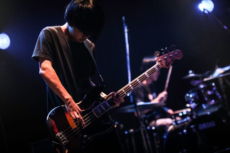 メロディー重視に楽曲を華やかにするベースを弾きます ポップ色強めになりがちですので、ご了承お願いします イメージ3