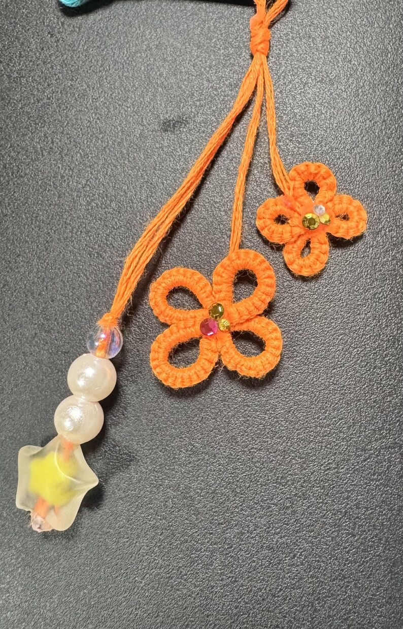 キーホルダーつくります シャトルで編んだキーホルダーです イメージ4