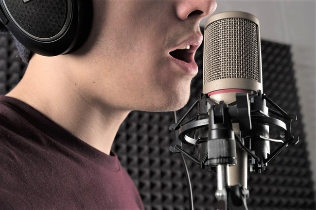 落ち着いた男性声でナレーションを行います YouTube解説や朗読向けの落ち着いた低音です。 イメージ1