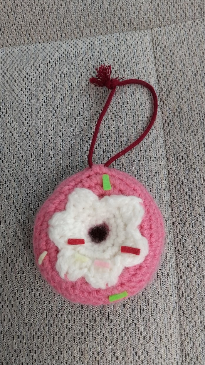 毛糸でハート作ります 可愛いハートのキーホルダーいかがですか♡ イメージ2