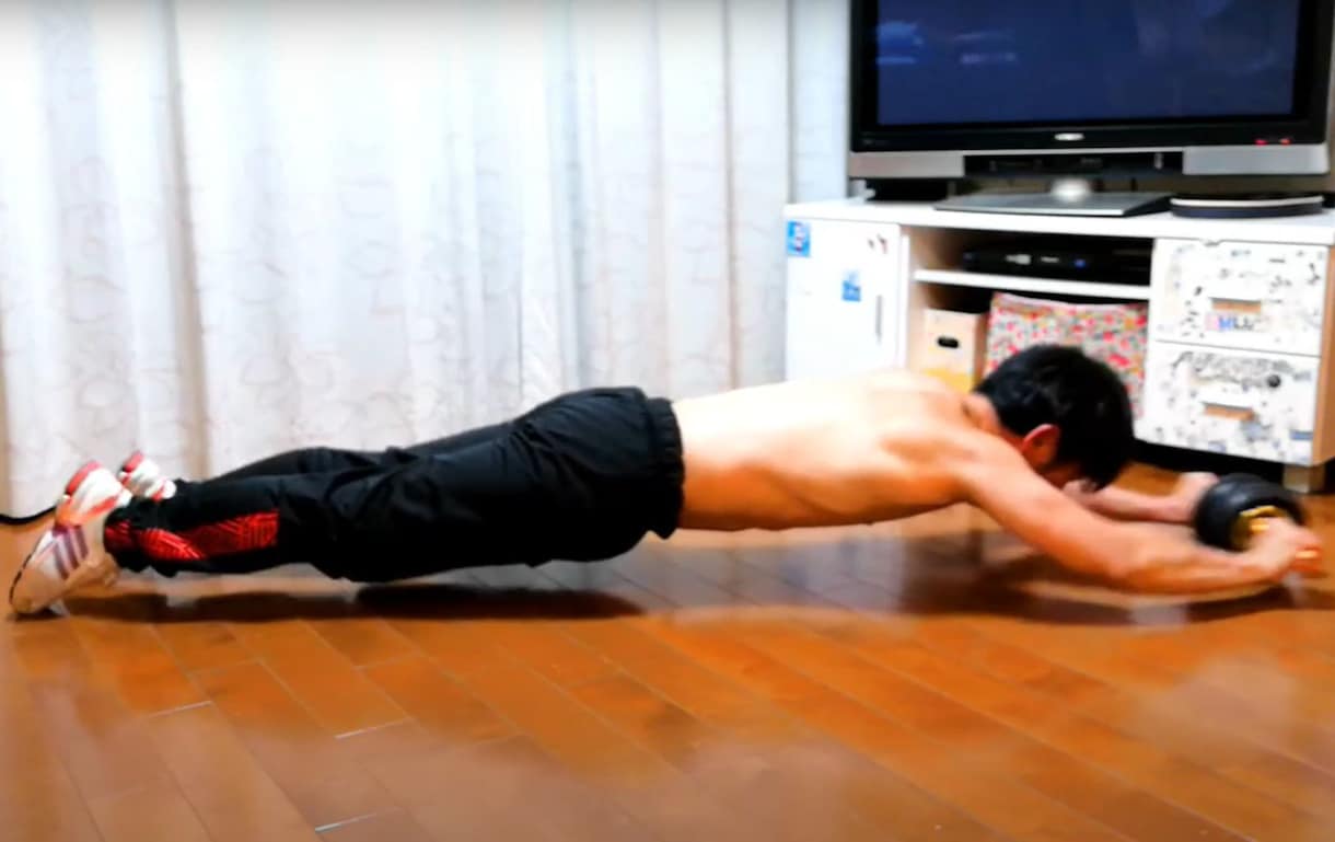 腹筋ローラー立ちコロ10回できるように教えます 「ぷよぷよ」なお腹をバキバキなシックスパックにしませんか。 イメージ3
