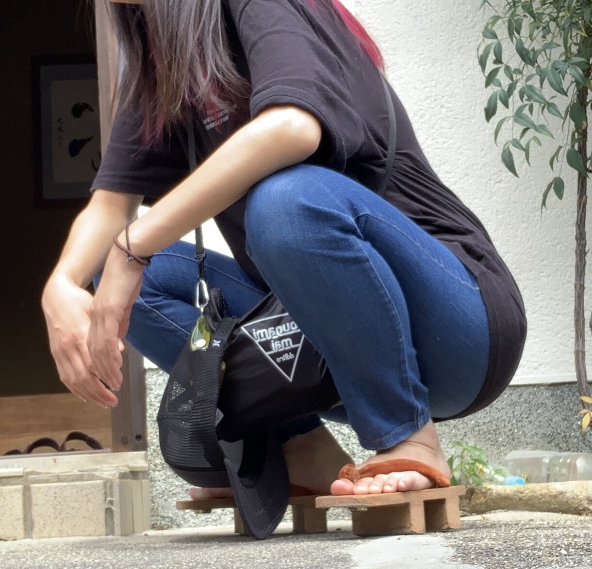 顔出し要相談 写真モデル デッサン写真等承ります 身長160㎝ 髪は肩甲骨程の長さで、内側がピンク色です。 イメージ3