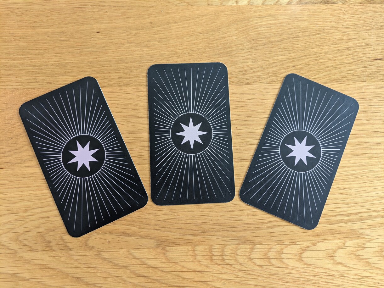 3枚のタロットが、あなたのお悩みを占います 心のモヤモヤに別の視点を。仕事、人間関係、その他お気軽に♪ イメージ1