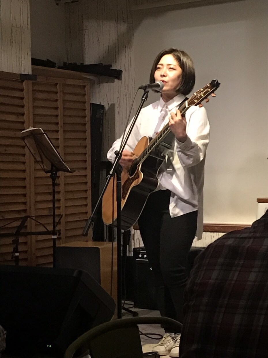 初めまして。あなたの楽曲に本歌入れます ハイトーンが得意です。サンプル聞いてください。 イメージ2