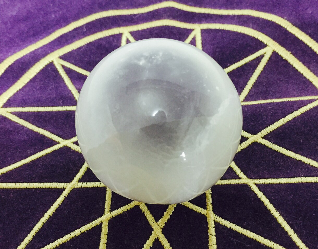 【水晶占い】次々と閃く言葉やイメージを使って、お悩みを客観的に多角的に分析(別名: スクライング) イメージ1