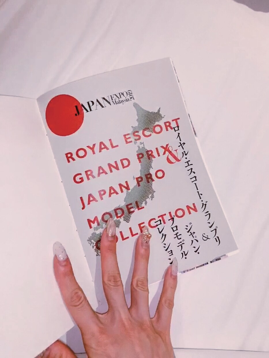 オリジナルのモデル用ミニブックを作ります 現役デザイナー兼モデルが紙からセレクトしミニブックを作ります イメージ2