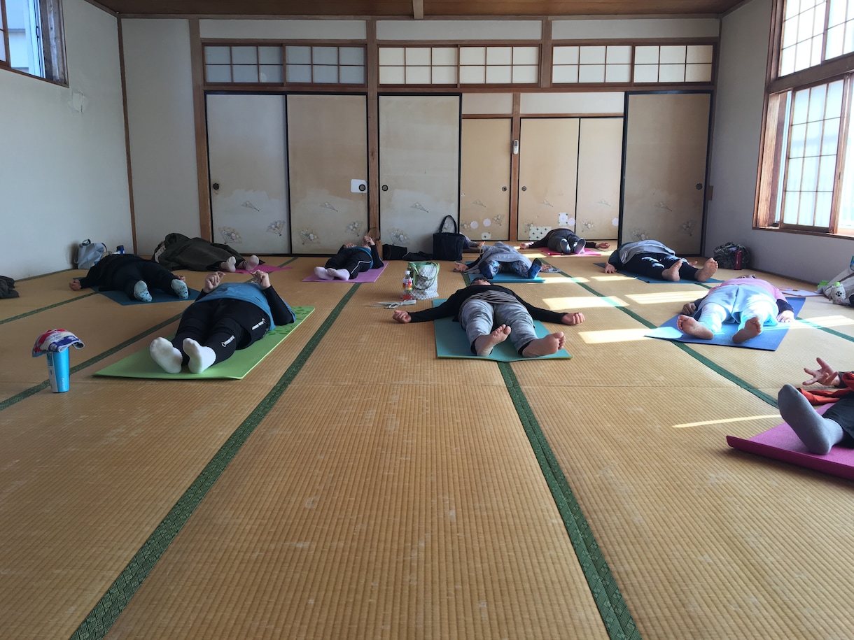 1回30分身体・心の凝りをヨガを通してほぐします 仕事・育児・人間関係、日常の疲労をヨガ呼吸やポーズで解放‼︎ イメージ4