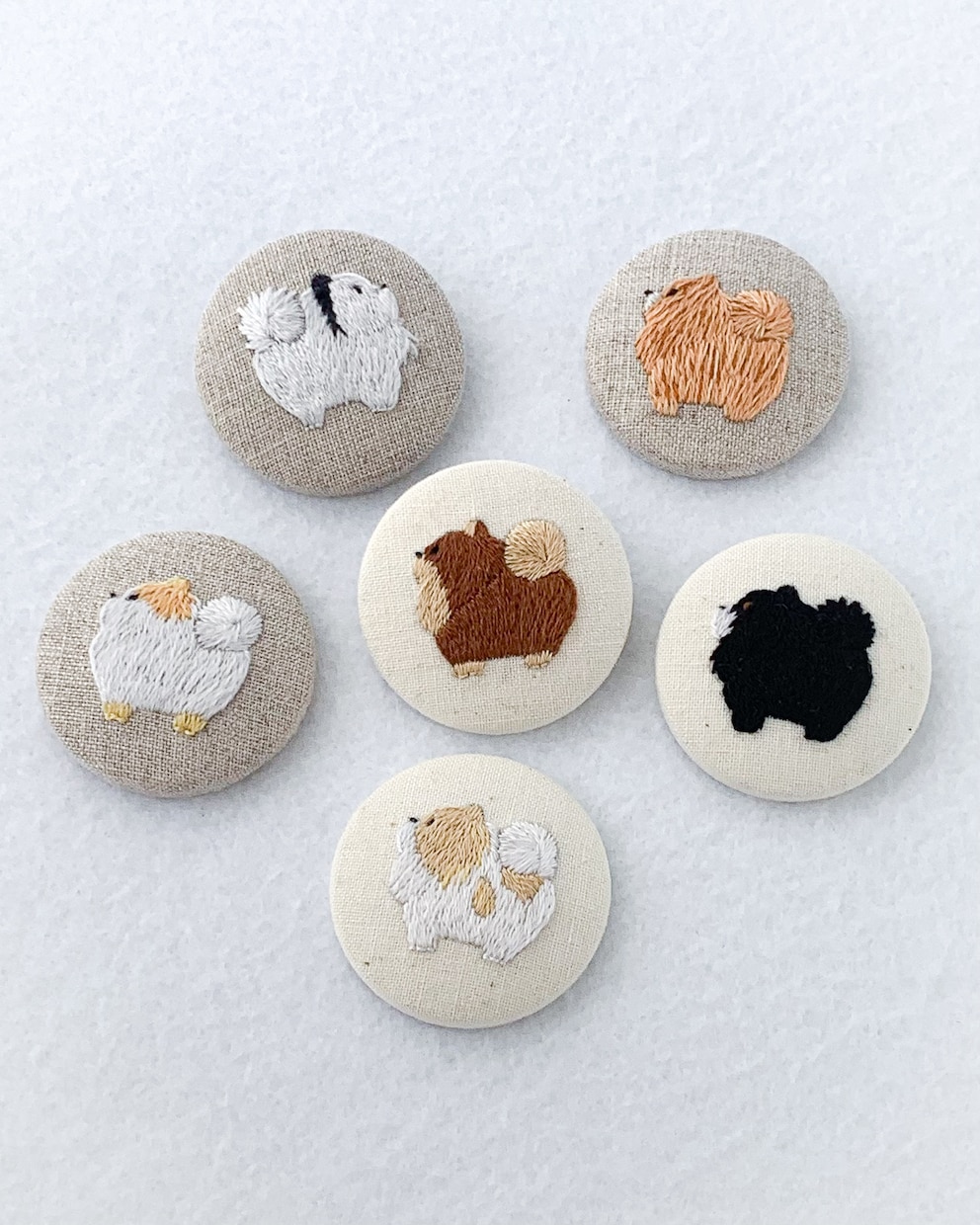 セミオーダー/ポメラニアン刺繍くるみボタン作ります 市販では出会えない「そうそう！これこれ！」をお届けいたします イメージ1