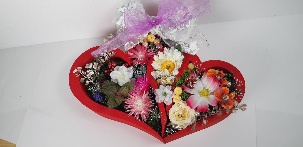華やかな空間を彩る自由な発想の花枠作ります 手書きや画像から想いを伝える花やモスを飾るフレームが出来ます イメージ4