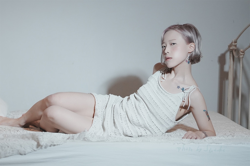 モデルとしてプロの動画撮影を提供します 幅広い表現で、あなたと向き合います。 イメージ9