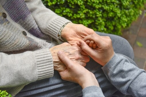 介護に関する悩み全般お聞きします 施設・家庭など介護に関することでお悩みの方へ イメージ1