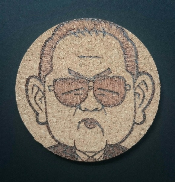 似顔絵のコースター制作します お酒やコーヒー好きな方へのプレゼントにオススメ！ イメージ2