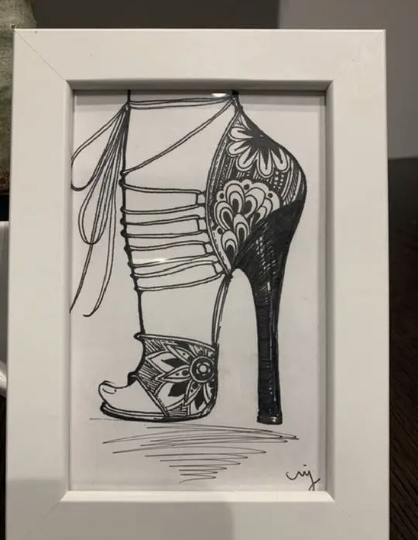 はがきサイズでシューズデザイナーが手書きで描きます 手書き白黒であなたのお好きなデザインの靴を描きます イメージ1