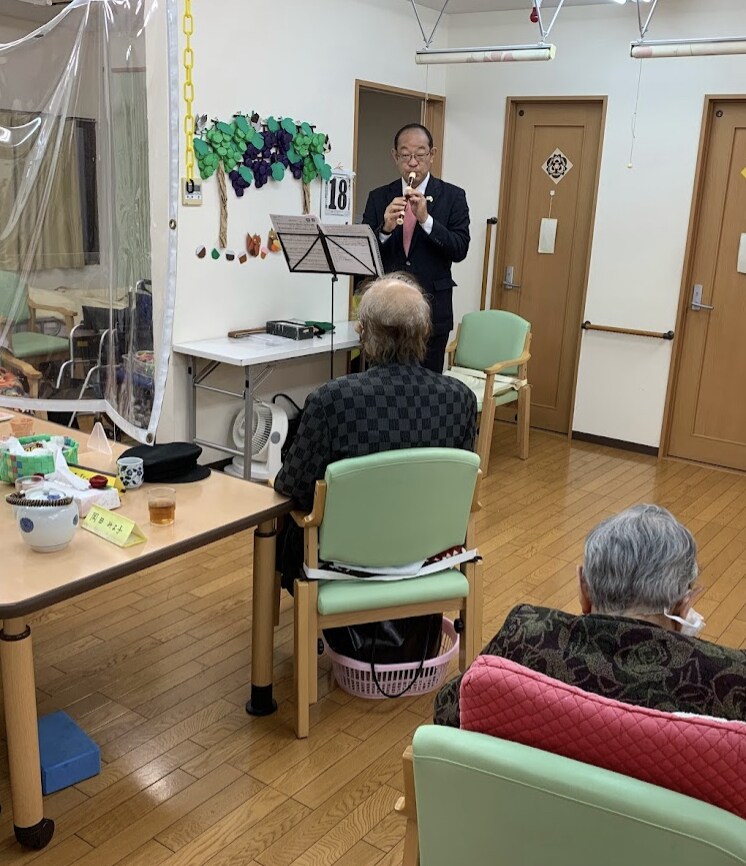こころに響く演奏でお年寄りに喜んでいただいてます 目新しいレクをお求めの高齢者施設様にオンラインでオンステージ イメージ4