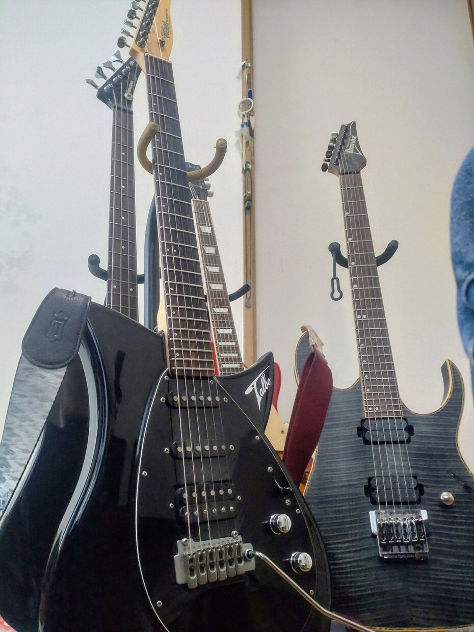 エレキギター演奏、録音承ります ヘヴィメタル系リフの演奏が得意です。 イメージ1