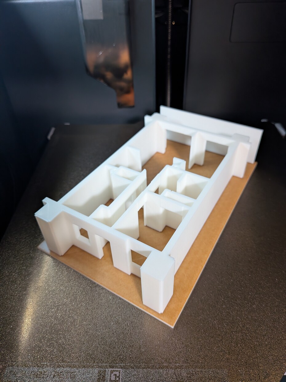 間取り図から住宅模型を3Dプリントします 間取り、動線の確認に。図面からの作成も可能。床はウッド素材。 イメージ1
