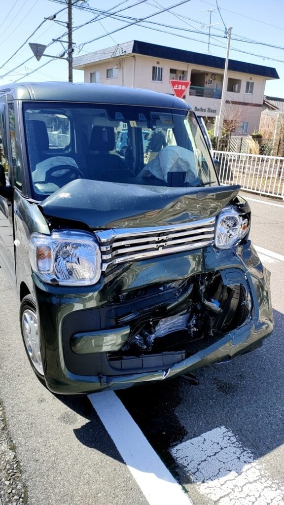 自動車事故の時に金銭的に損をしない為の情報教えます 万一事故が起きた時に知らないことで大損して後悔しないために イメージ1
