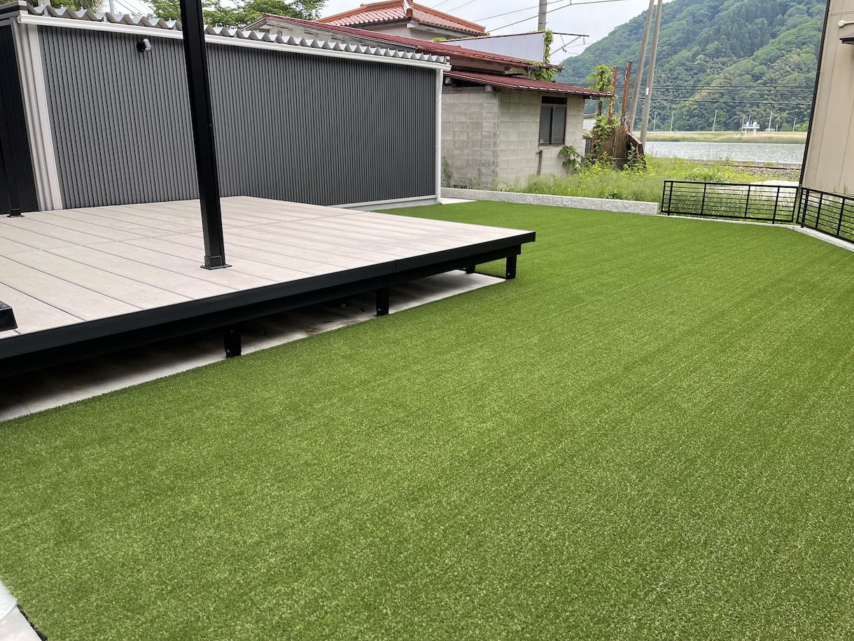 人工芝職人が敷き方（施工）・選び方アドバイスします キレイな人工芝DIYをプロが指南 イメージ1