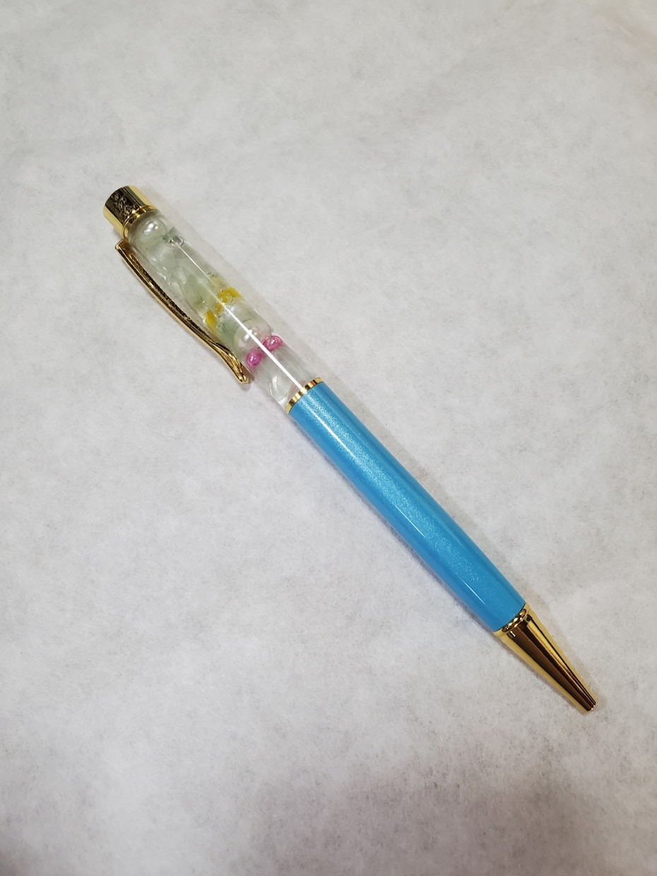 貴方だけのハーバリウムボールペンを作成します パールビーズ、花びら、金粉、水晶などを使用します。 イメージ2