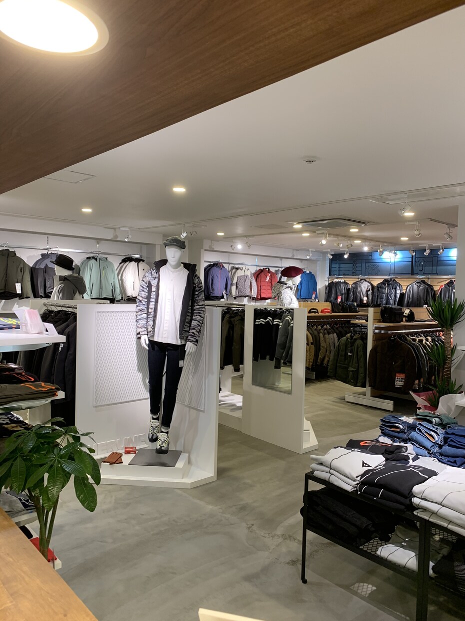 あなたの理想の店舗.什器.家具創り上げます 大工.デザイナー集団があなたと共に理想を創り上げます。 イメージ6