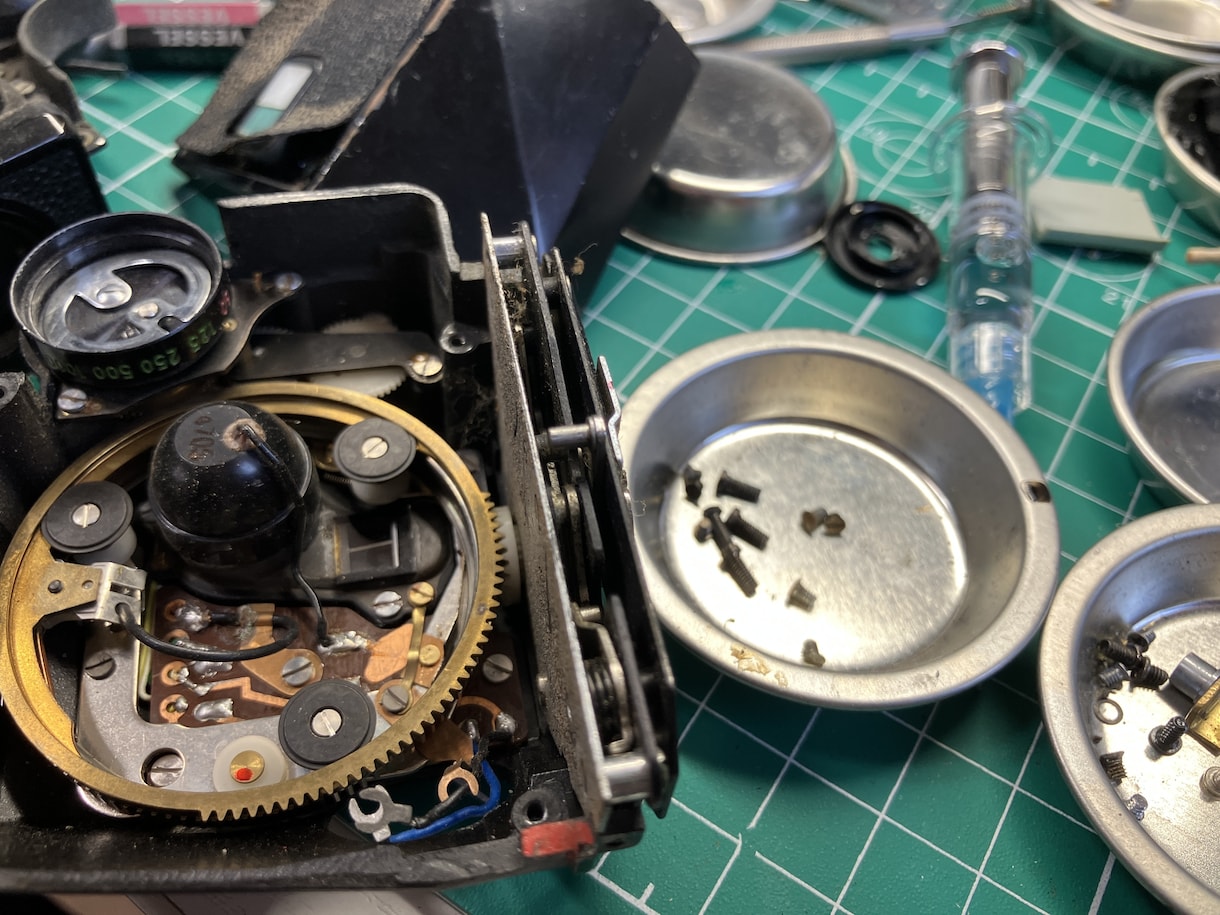 フィルム一眼レフカメラの修理をお受けします 機械式一眼レフ（主にニコン製）の修理を格安でお届けします。 イメージ5