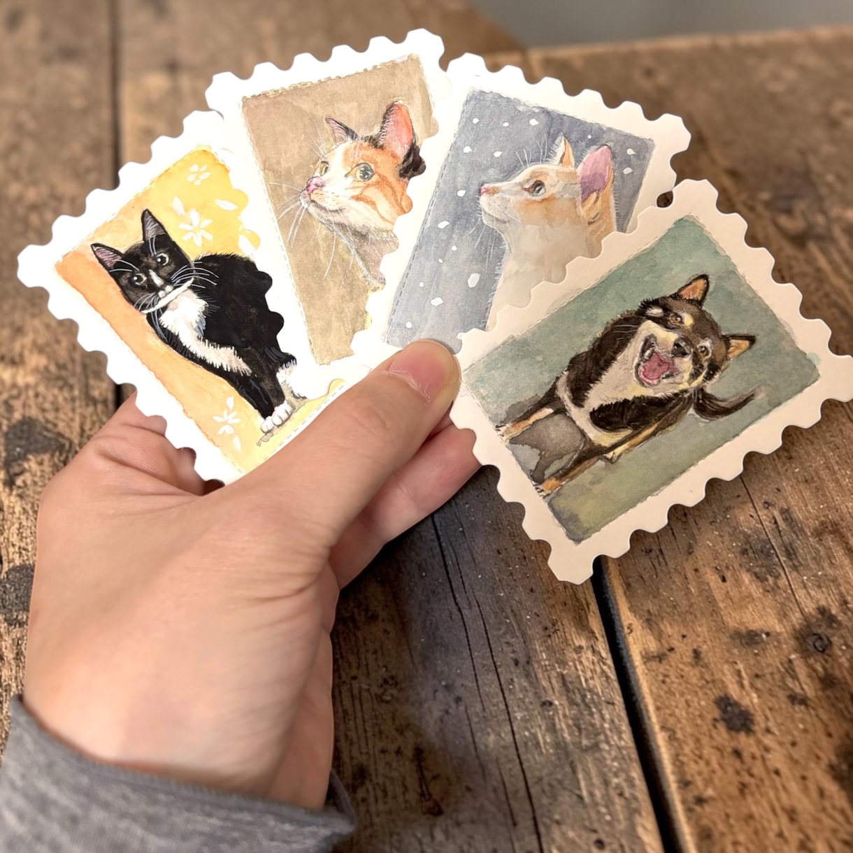 切手型⭐︎大切なペットを、小さな水彩画にします 手のひらに収まる宝物。ペットの「切手型」水彩肖像画描きます イメージ1